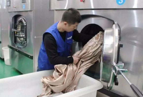 家居小常识：不同材质窗帘的清洗方法你都知道吗？
