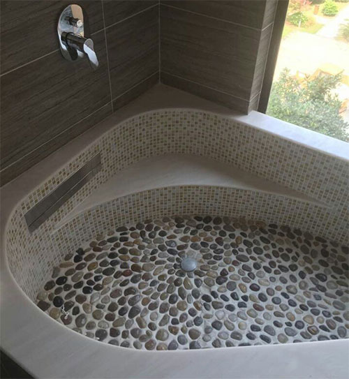 用砖砌浴缸