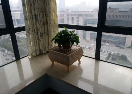 小两房装修案例,客厅飘窗设计