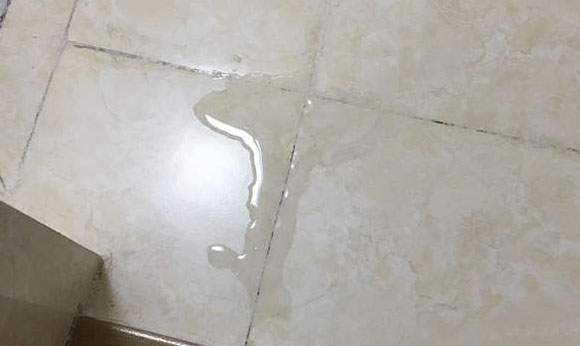 卫生间墙面渗水怎么办